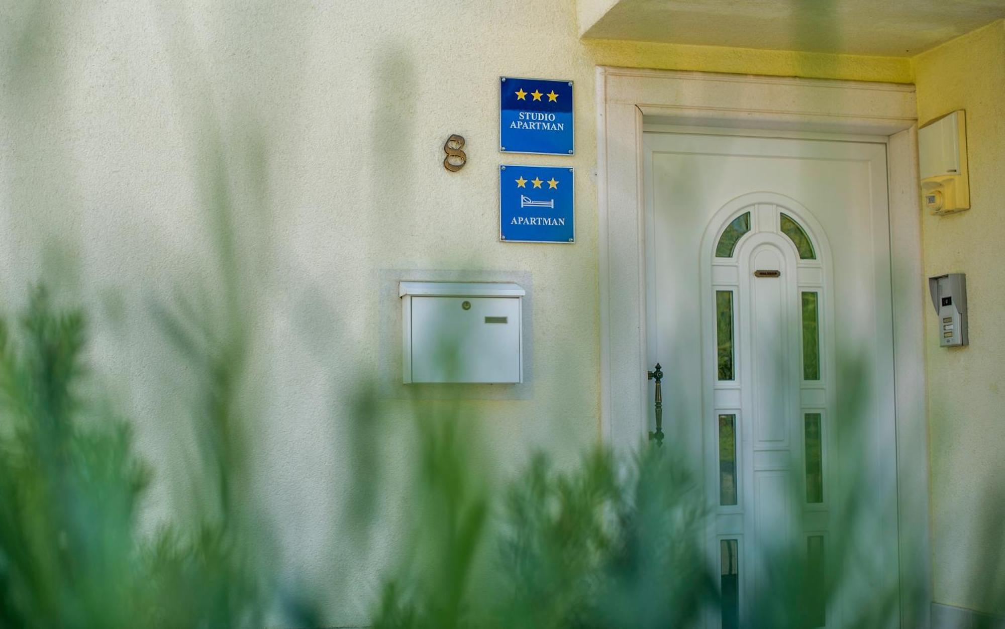 Apartments Nena ポドストラナ エクステリア 写真
